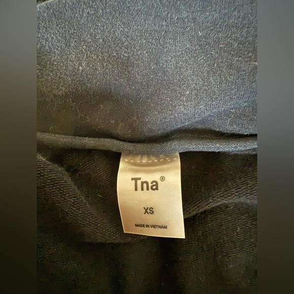 Black Zip-Up Jacket TNA XS pre-owned 
With free gifts . - Picture 11 of 12